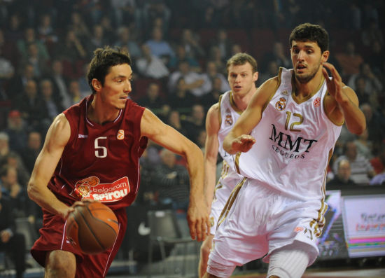 孔帕尼：凯恩和对手的手臂位置几乎一样，这种情况不该判点球（孔帕尼质疑判罚：凯恩与对手手臂位置几乎一致，不应判点球）