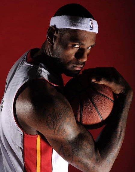 轻伤不下火线！记者：姆巴佩左手无名指骨折，但仍将出战曼城（记者：姆巴佩左手无名指骨折，仍将带伤出战曼城）