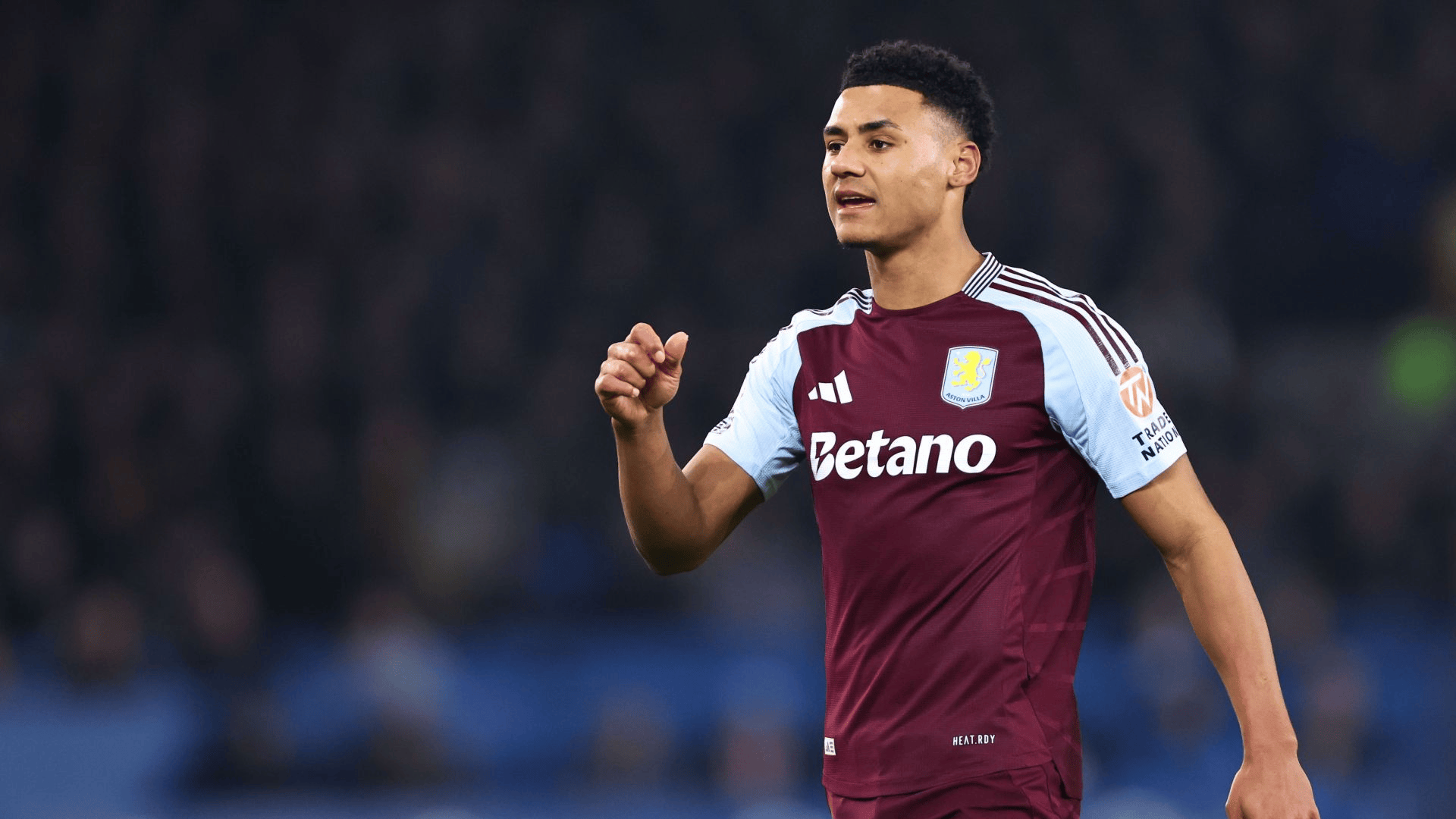 纽卡斯尔新援前锋表现不佳，转会费花销巨大，球队成绩欠佳。（重金引援未见成效：纽卡斯尔锋线新援低迷，战绩不理想）