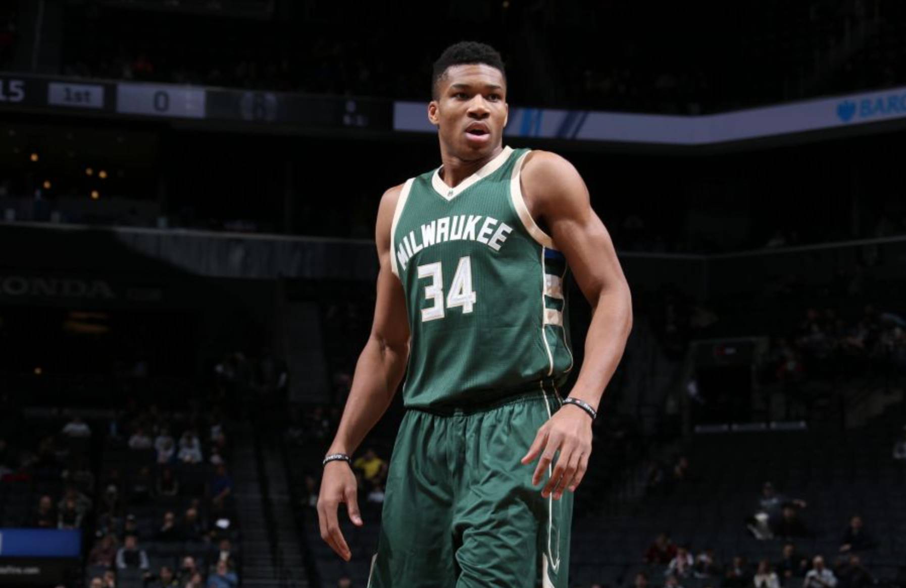 猛龙豪取8连胜，榜眼秀英格拉姆狂砍37分7篮板终迎爆发（猛龙喜迎八连胜，榜眼英格拉姆轰下37分7板强势爆发）