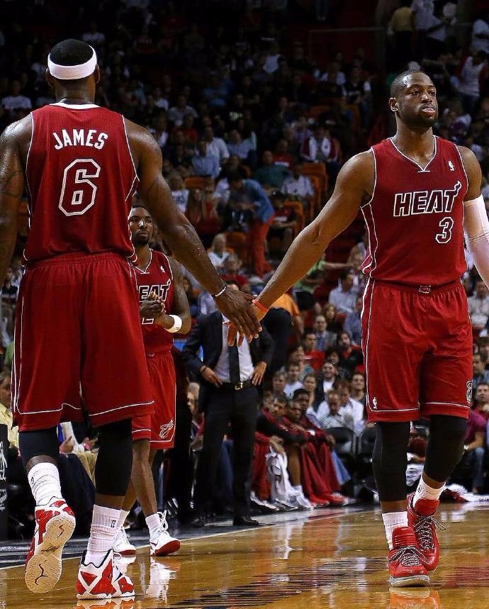 雷迪克：希望东契奇和勒布朗都能在对阵76人时回归阵容（雷迪克盼东契奇与詹姆斯战76人时复出）