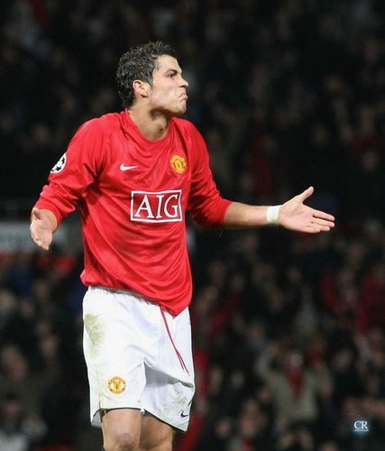 阿森纳客场2-1战胜阿斯顿维拉，维拉绝杀，阿森纳争冠形势艰难。（阿森纳客场2-1击败阿斯顿维拉，维拉读秒绝杀，枪手争冠前景堪忧）