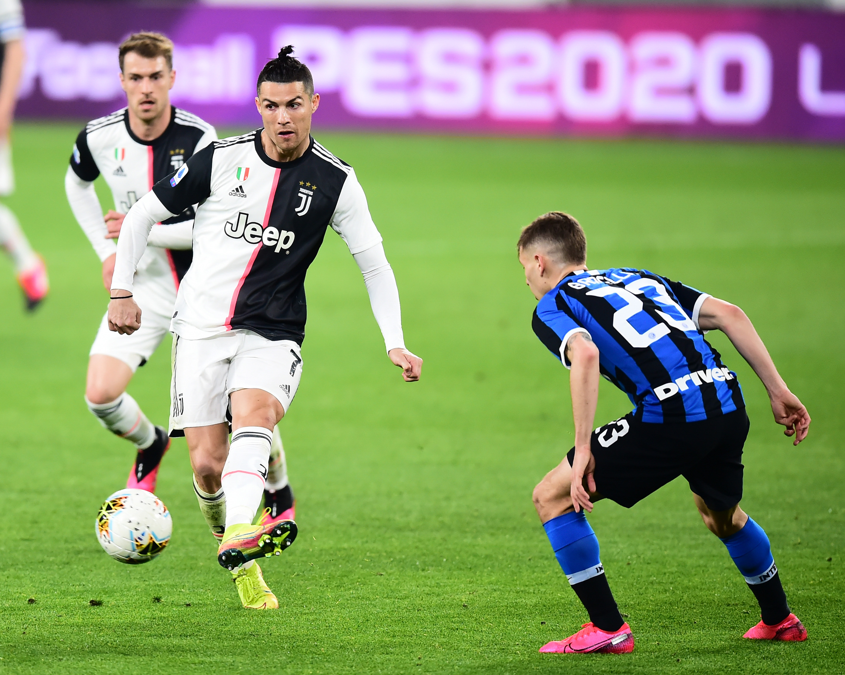 连下两城，格林伍德成马赛近15年首位欧冠客场梅开二度的球员（格林伍德欧冠客场双响，成马赛近15年首人）