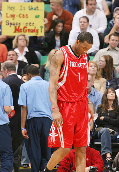 被问是否会下课，罗马尼亚主帅大怒：别问我这个问题！（被追问帅位去留，罗马尼亚主帅震怒：这个问题别再提！）