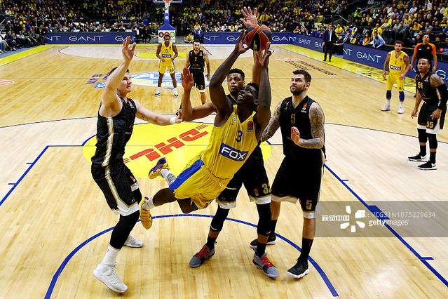 弗里克：亚马尔防守端表现也很积极，费兰是非常聪明的球员（弗里克：亚马尔防守同样积极，费兰踢球非常聪明）