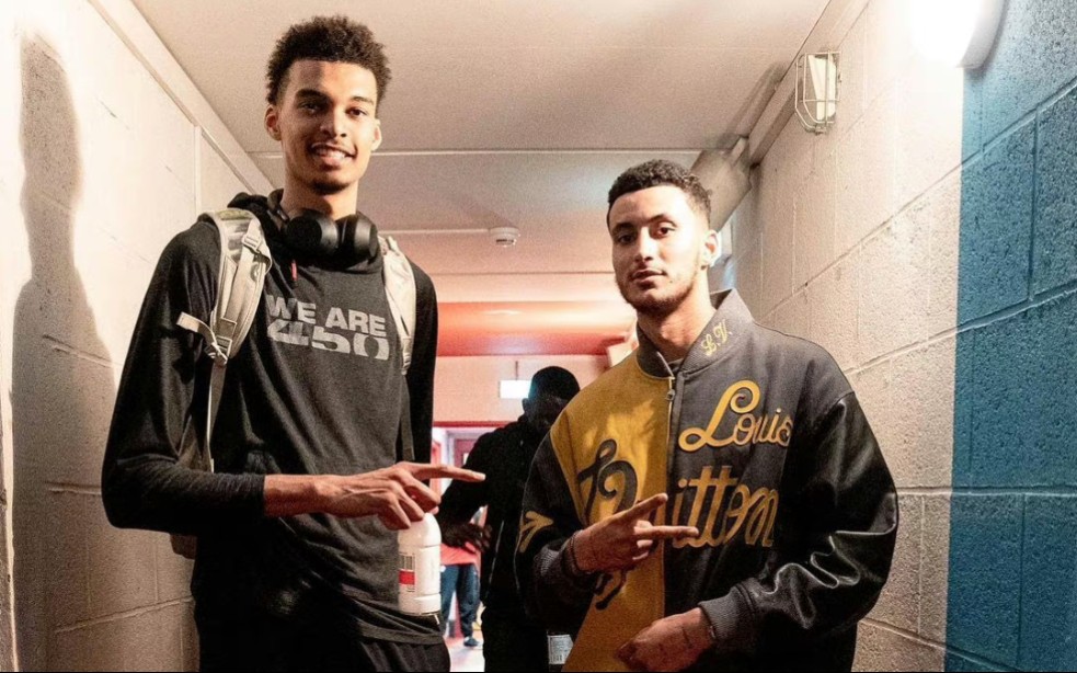 皇家马德里更衣室的紧张局势，意外缺席：“这真是个烂借口！”（皇马更衣室火药味升级，突发缺席引爆不满：“这借口太烂了！”）