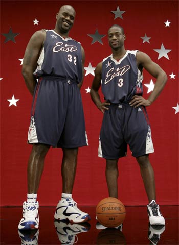 胡金秋溜底2分命中，广厦一波12-4扩大领先至18分（胡金秋底线切入上篮命中，广厦打出12-4攻势将优势拉大至18分）