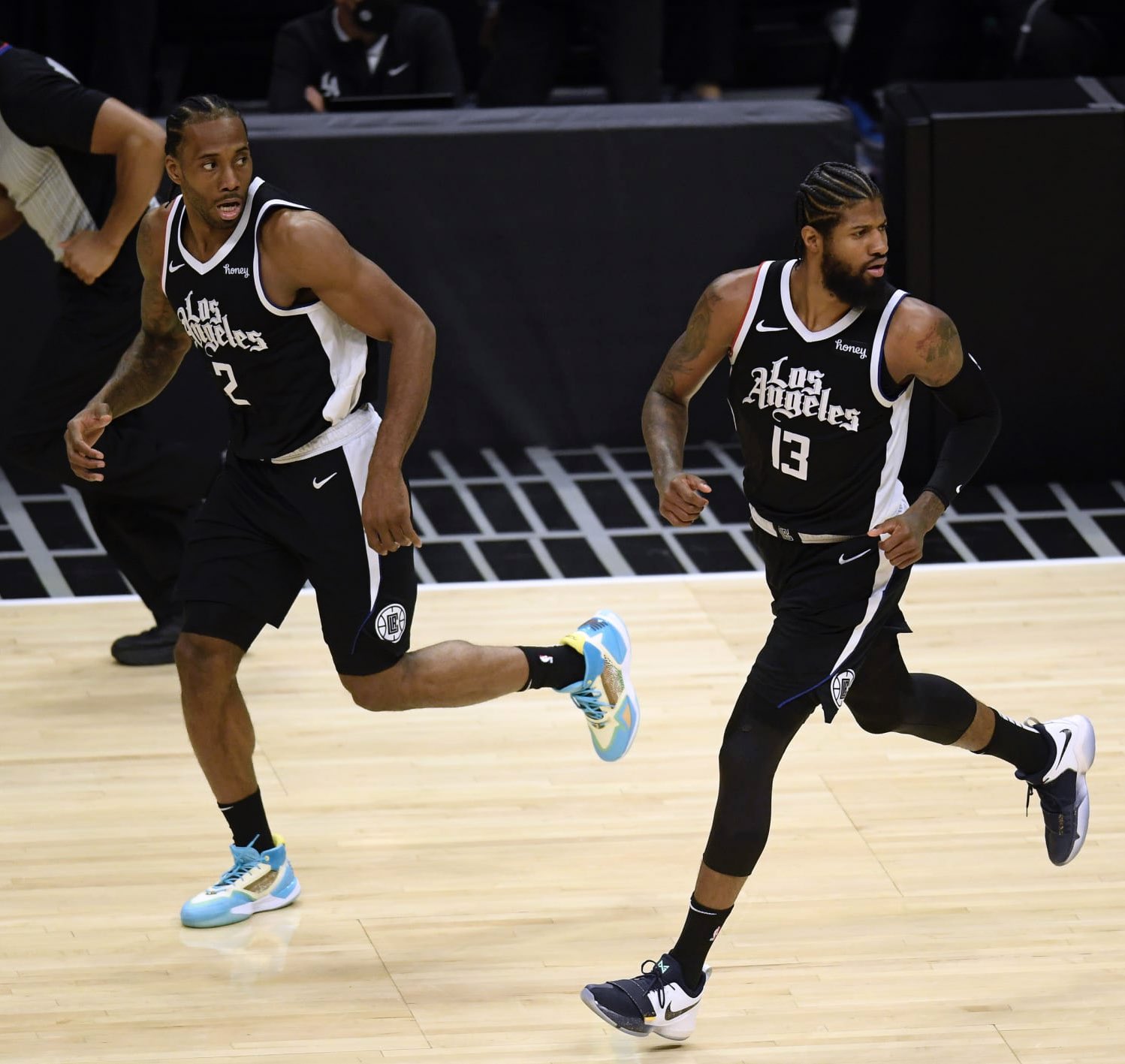 云南玉昆官方总结：莫言前路多荆棘，自有锋芒破雾行（云南玉昆官方总结：纵有荆棘满途，莫言自凭锋芒踏雾而进）